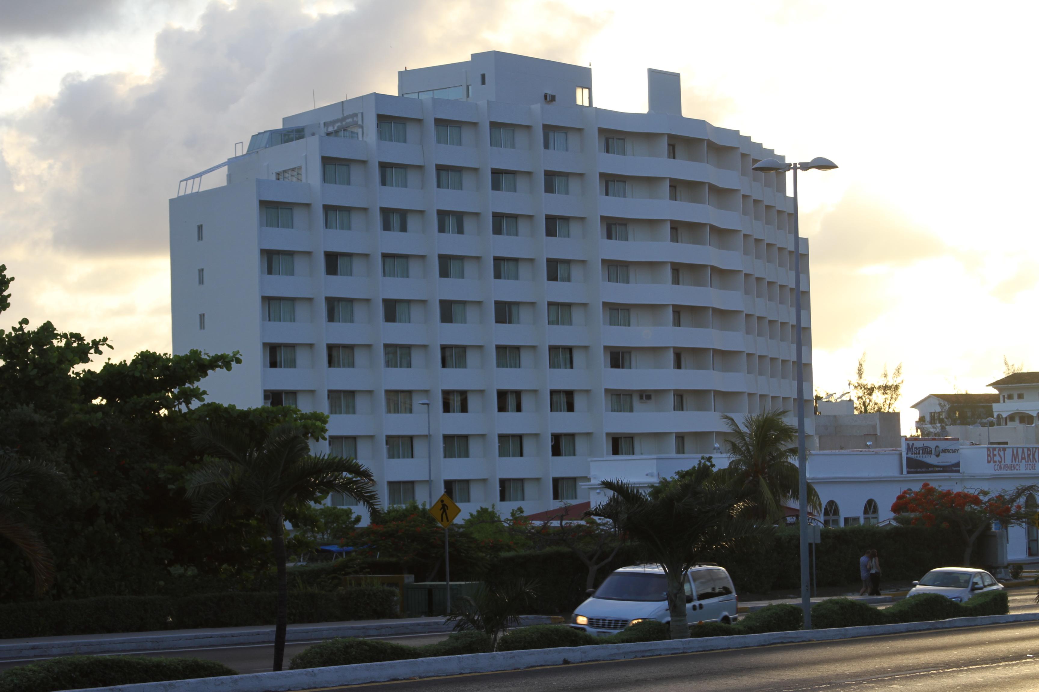 Hotel Calypso Канкун Екстериор снимка