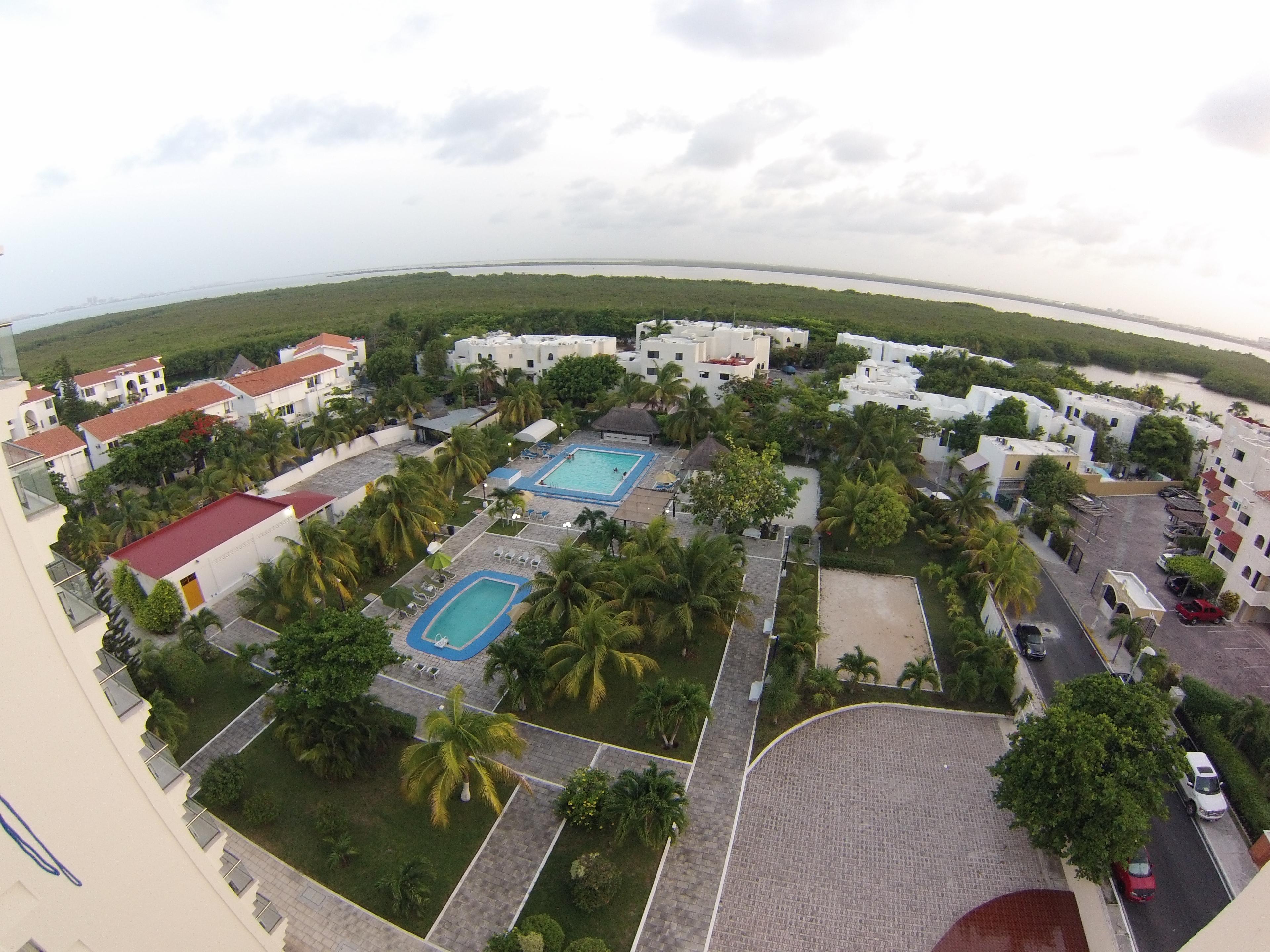 Hotel Calypso Канкун Екстериор снимка