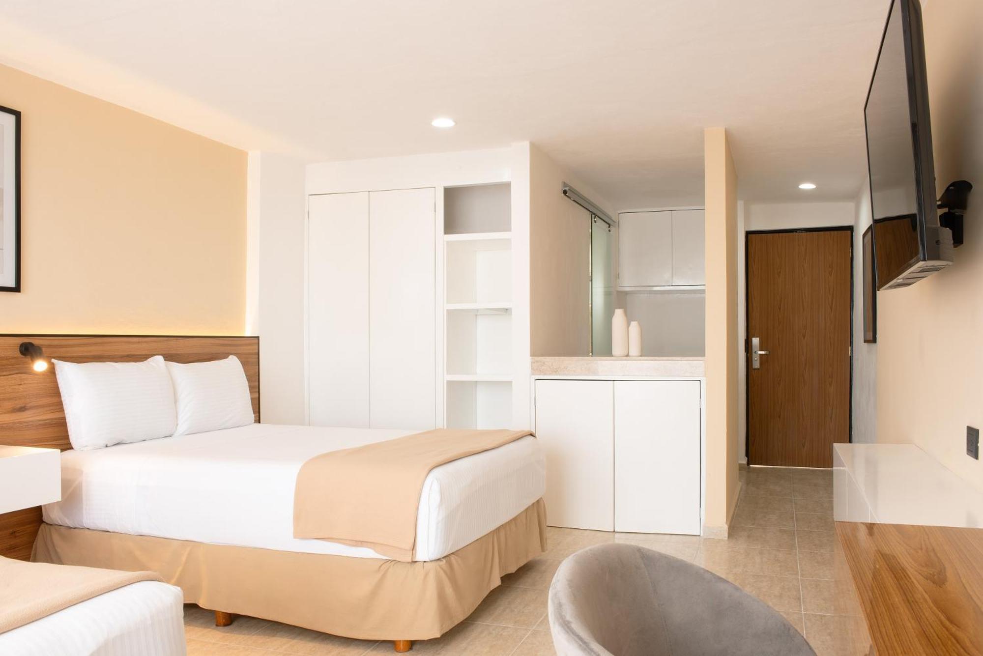 Hotel Calypso Канкун Екстериор снимка
