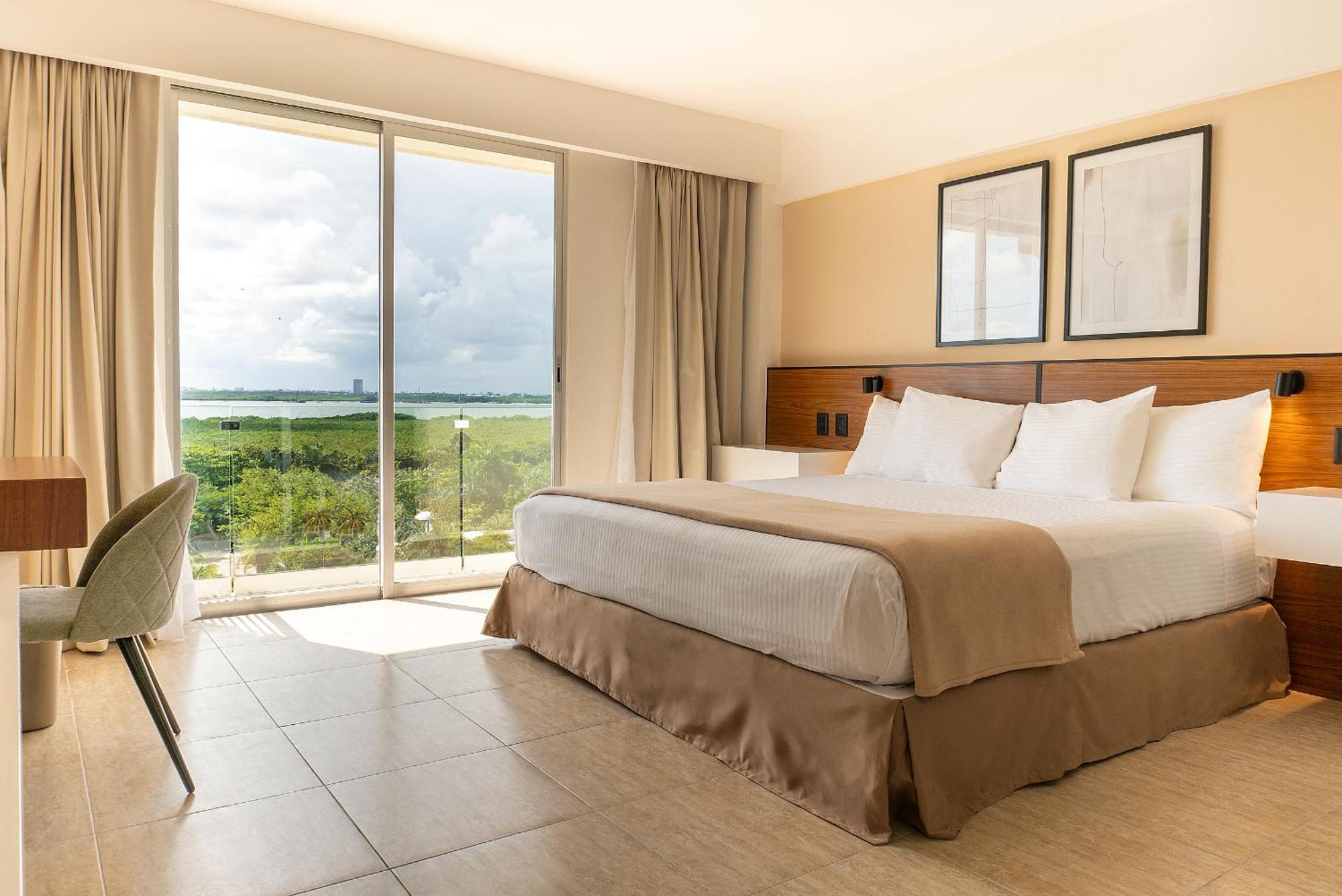 Hotel Calypso Канкун Екстериор снимка