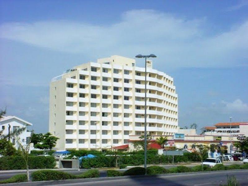 Hotel Calypso Канкун Екстериор снимка