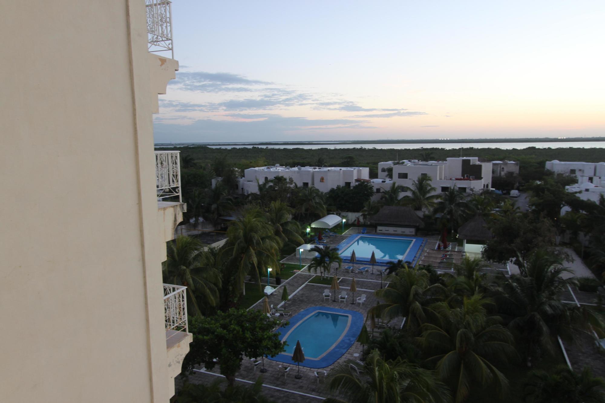 Hotel Calypso Канкун Екстериор снимка