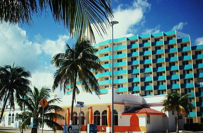 Hotel Calypso Канкун Екстериор снимка
